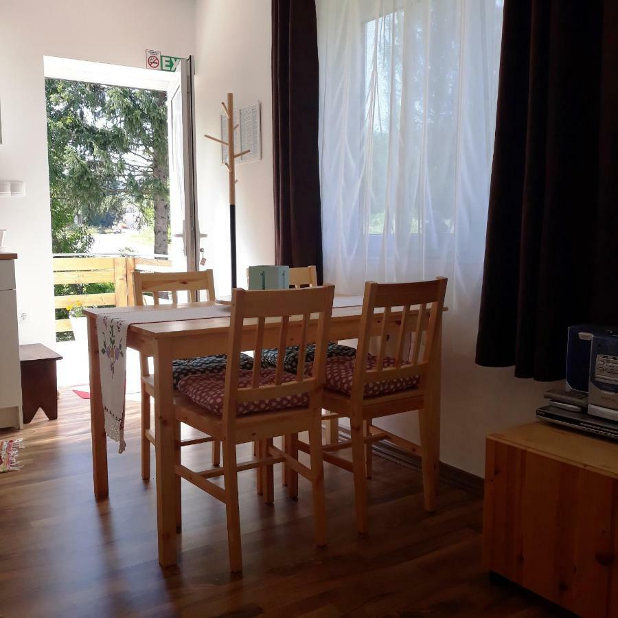 Plitvice Valley Apartments Licko Petrovo Selo Bagian luar foto